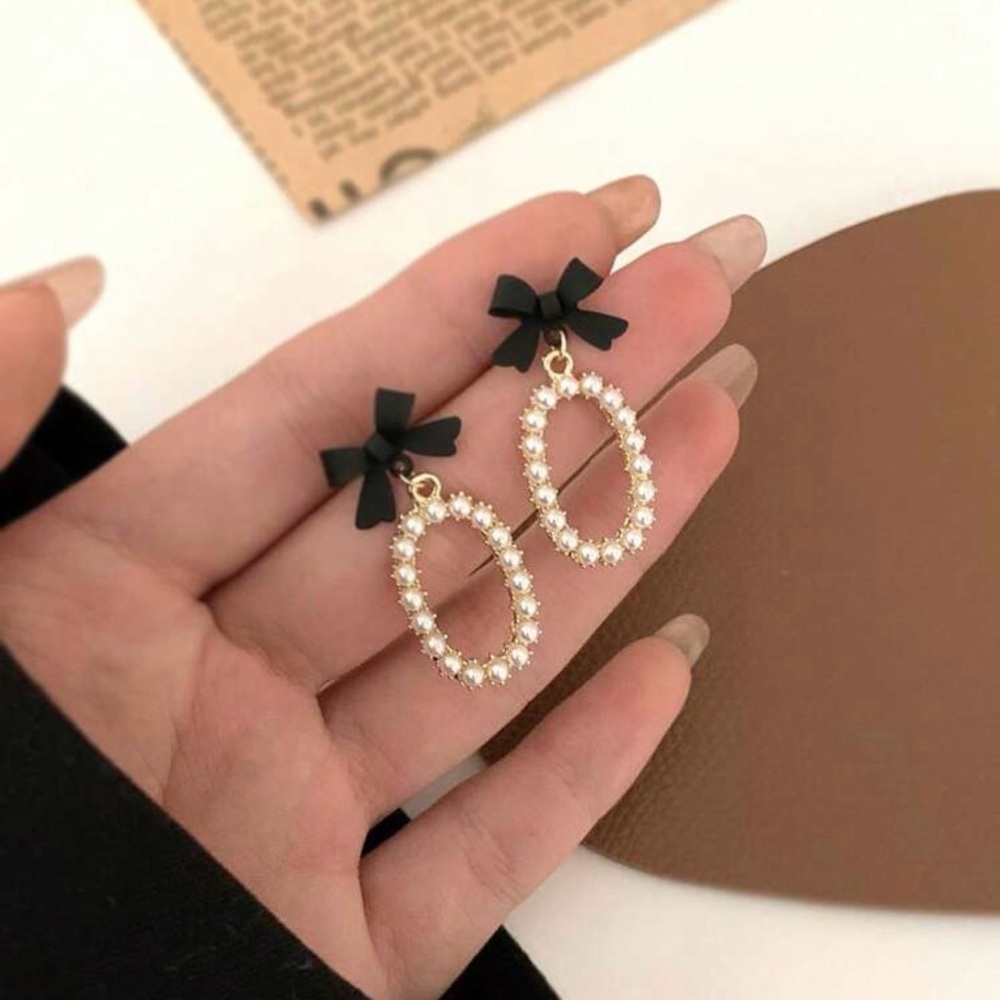 Bow and pearl earrings